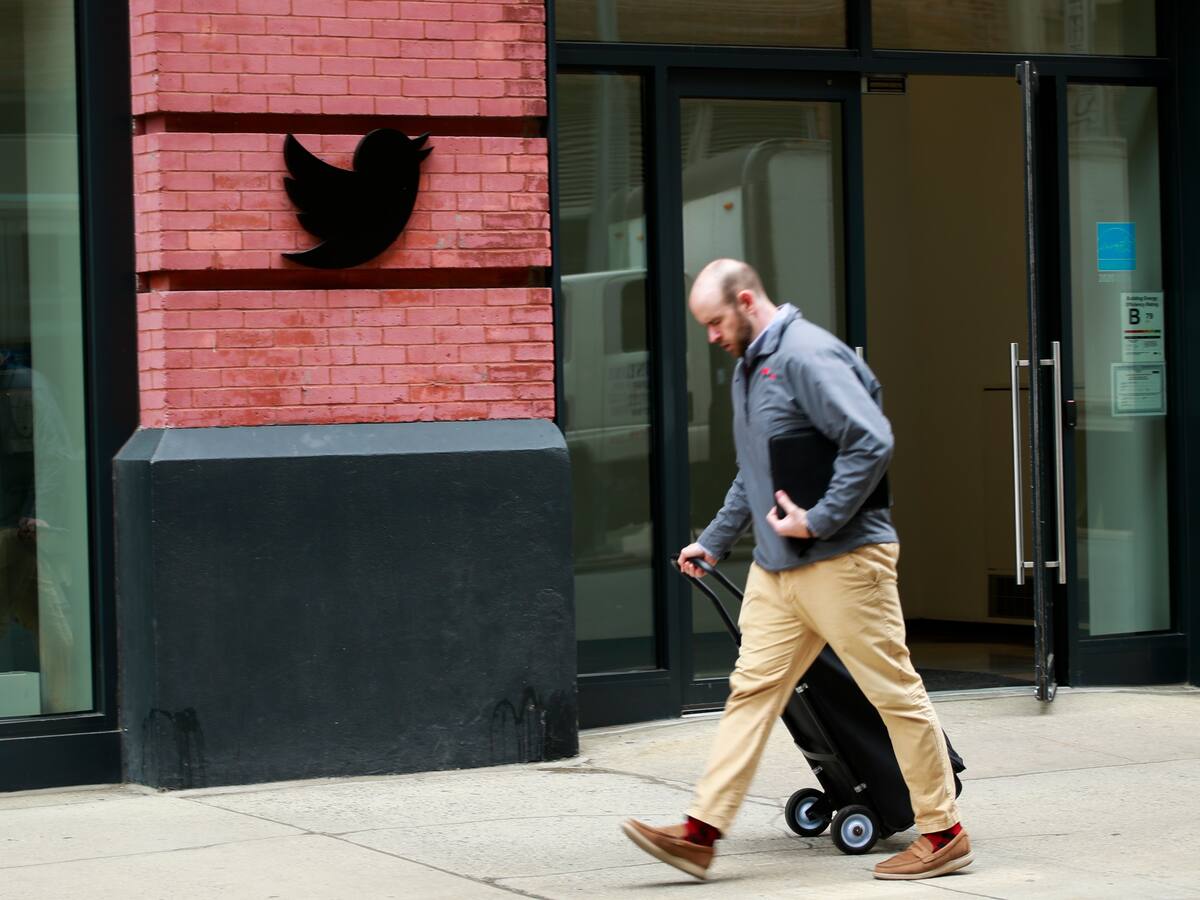 Twitter planea despedir a casi el 50% de sus empleados para reducir costos