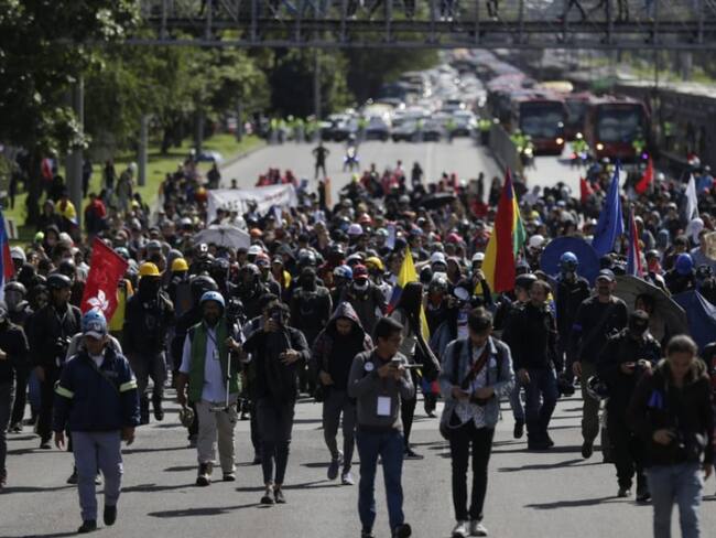 Marchas en Bogotá dejan otro estudiante herido en un ojo