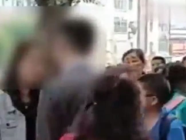 ¡Por 52 veces! Esta mujer cacheteó a su pareja en plena calle de China