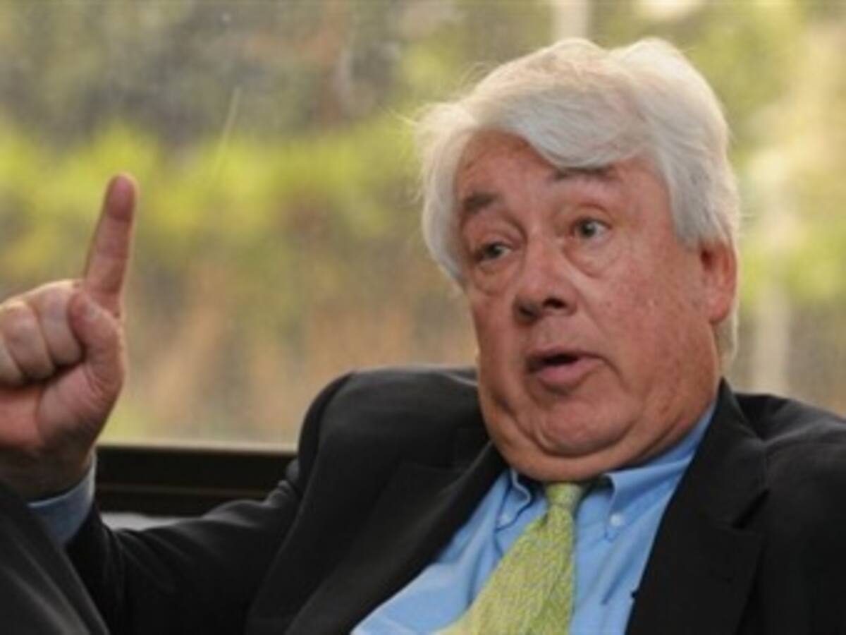 Exfiscal Luis Camilo Osorio negó vínculos con paramilitares