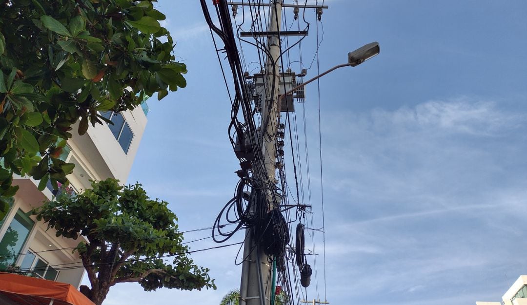 La empresa continúa con los trabajos de mejora y adecuaciones en la red que suministra energía a Cartagena y municipios del departamento 