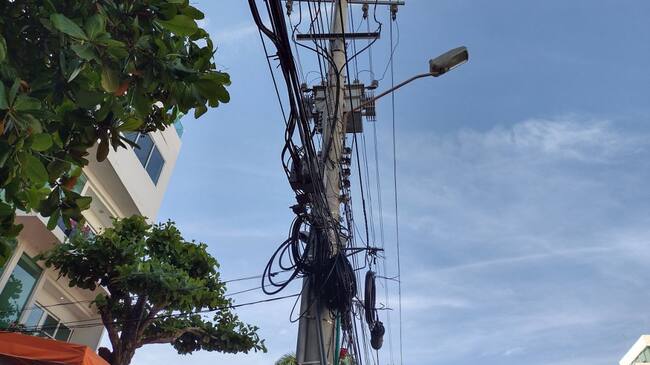 La empresa continúa con los trabajos de mejora y adecuaciones en la red que suministra energía a Cartagena y municipios del departamento