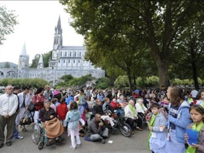 Evacúan a miles de peregrinos del santuario de Lourdes por un aviso de bomba
