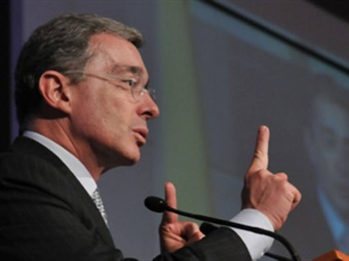 El TLC con Chile es un argumento a favor del acuerdo comercial con EEUU: Uribe