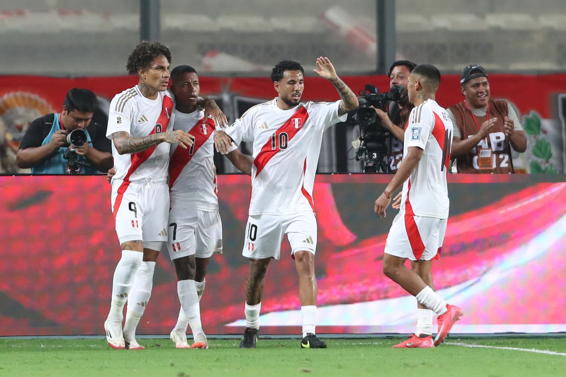 Perú derrotó a Bolivia por Eliminatorias. EFE/ Paolo Aguilar