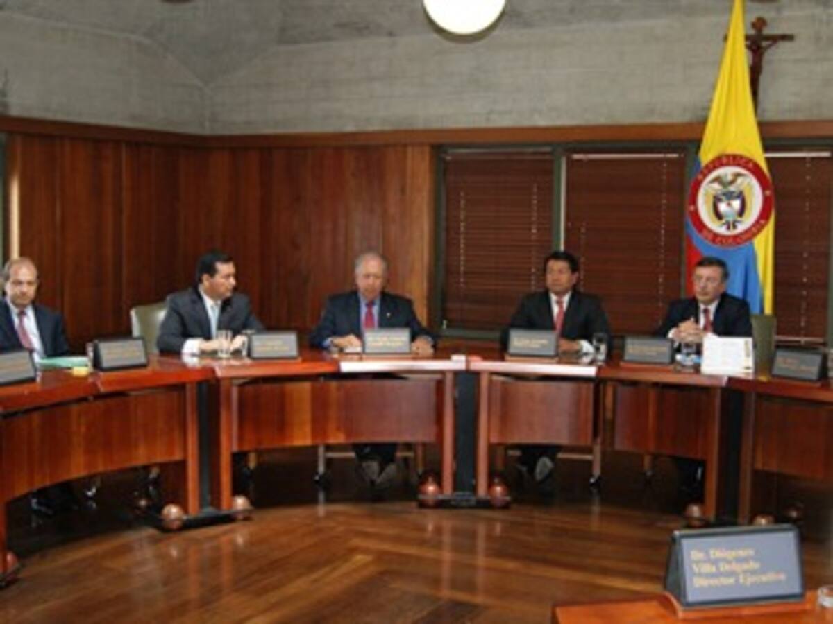 Judicatura y Consejo de Estado piden a excomisionado de Paz que regrese al país