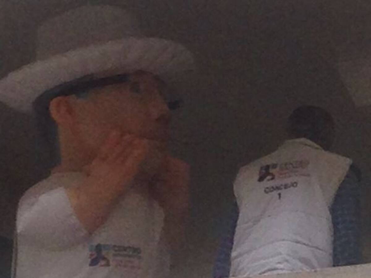 Dummy de Uribe hace campaña al Concejo de Bogotá en el Congreso