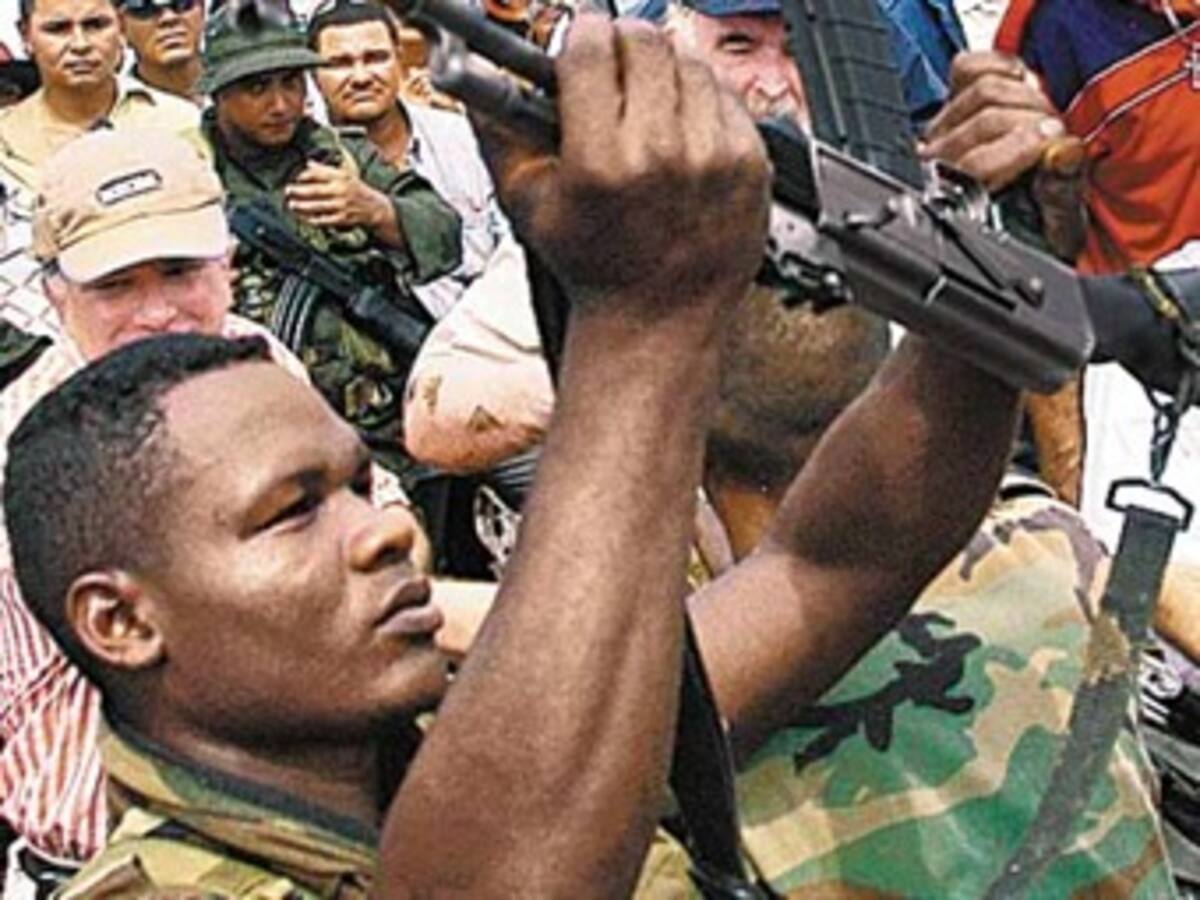 Buscan salida legal para ampliar Justicia y Paz