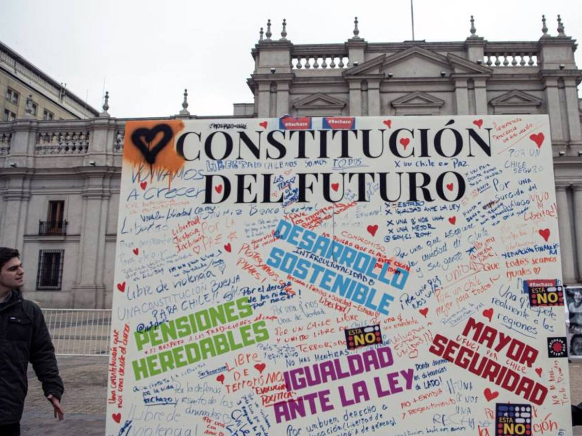 ¿Qué opinan docentes chilenos sobre la posible nueva constitución?
