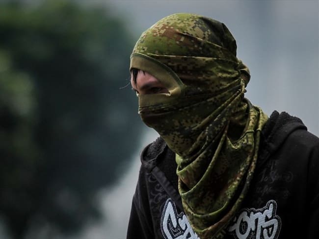 Varios estudiantes encapuchados, de manera pacífica, obligaron a salir a los 500 empleados e integrantes de la Universidad Nacional. Foto: Colprensa