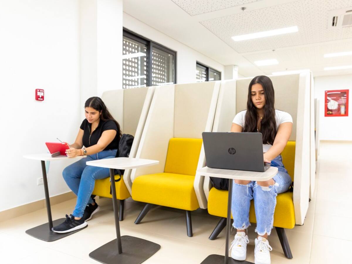 UTB a la vanguardia digital con innovadores diplomados en el sector de las TIC