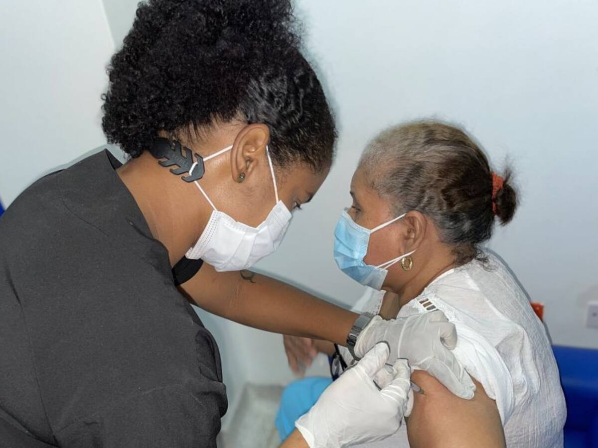 Tapabocas en espacios cerrados se mantiene: Dadis