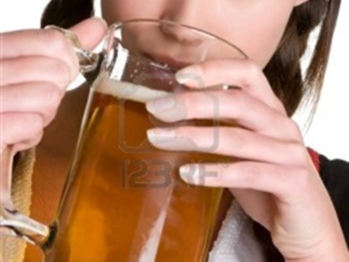 Un sultán de Malasia perdona latigazos a una modelo por beber cerveza