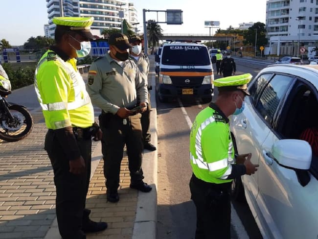 Policía da recomendaciones de bioseguridad a turistas en Cartagena