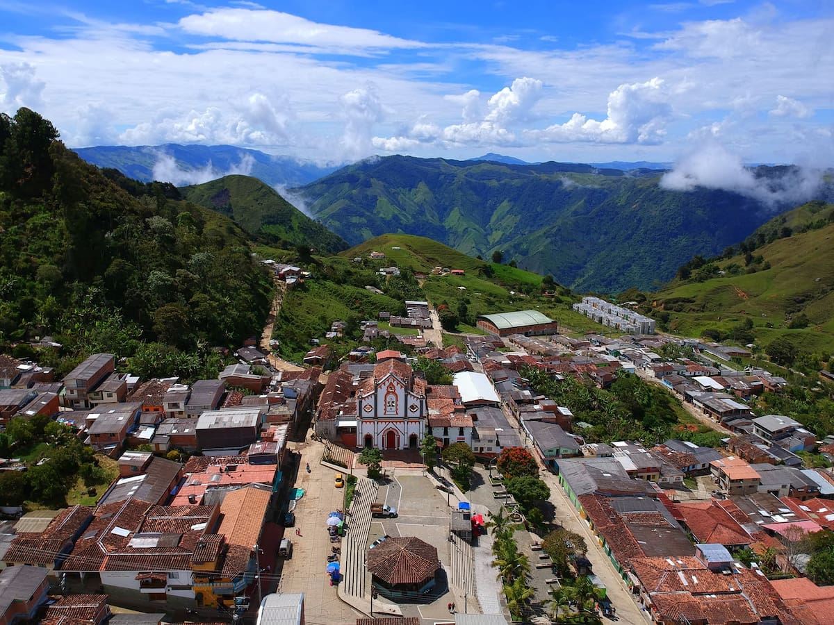 El frente 36 de disidencias atacó una subestación de policía en Guadalupe, Antioquia