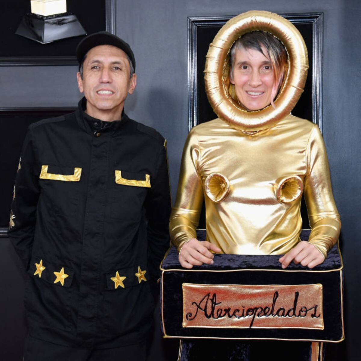 La agrupación de rock Aterciopelados se presenta en el Tiny Desk Concert de NPR en Estados Unidos