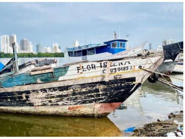 Nuevas embarcaciones en presunto estado de abandono ponen en riesgo la bahía de Cartagena