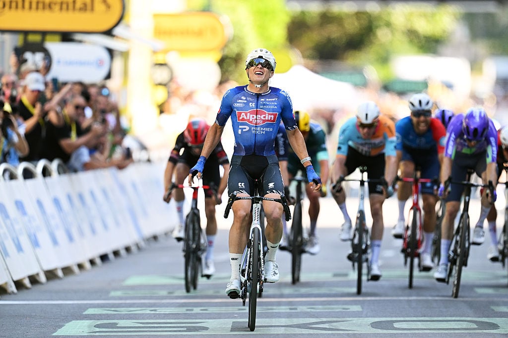 Jasper Philipsen gana la etapa 17 del Tour de Francia 2026: Einer Rubio fue el mejor colombiano. (Photo by Dario Belingheri/Getty Images)