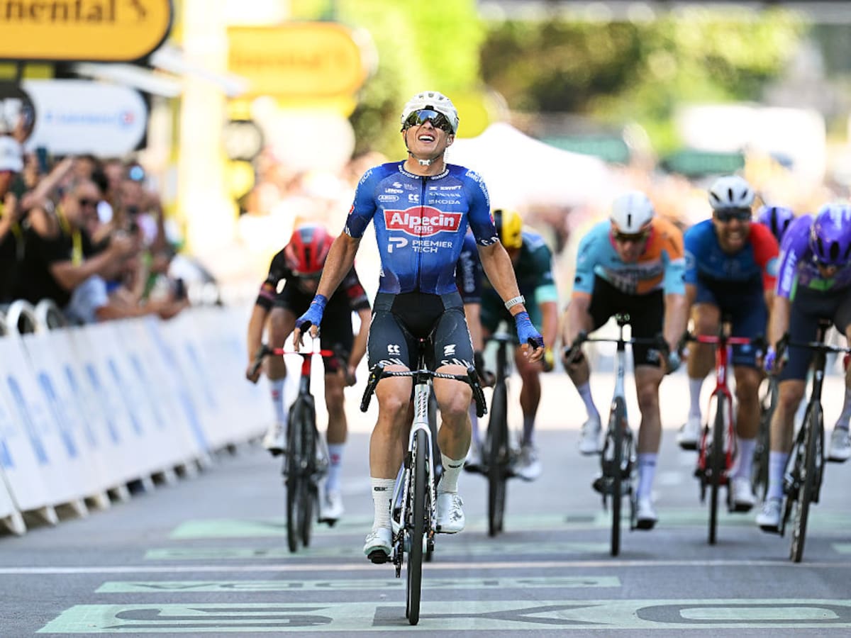 Jasper Philipsen gana la etapa 17 del Tour de Francia 2026: Einer Rubio fue el mejor colombiano