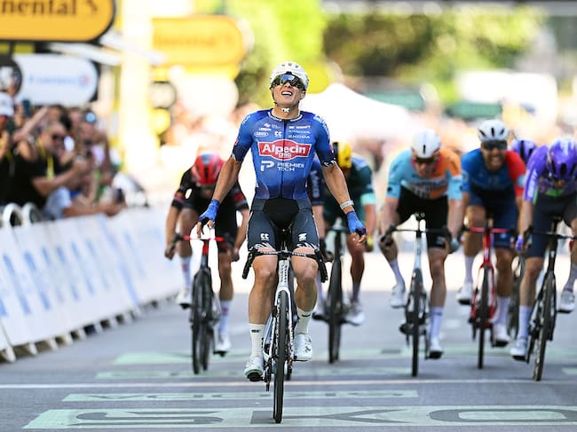 Jasper Philipsen gana la etapa 17 del Tour de Francia 2026: Einer Rubio fue el mejor colombiano. (Photo by Dario Belingheri/Getty Images)
