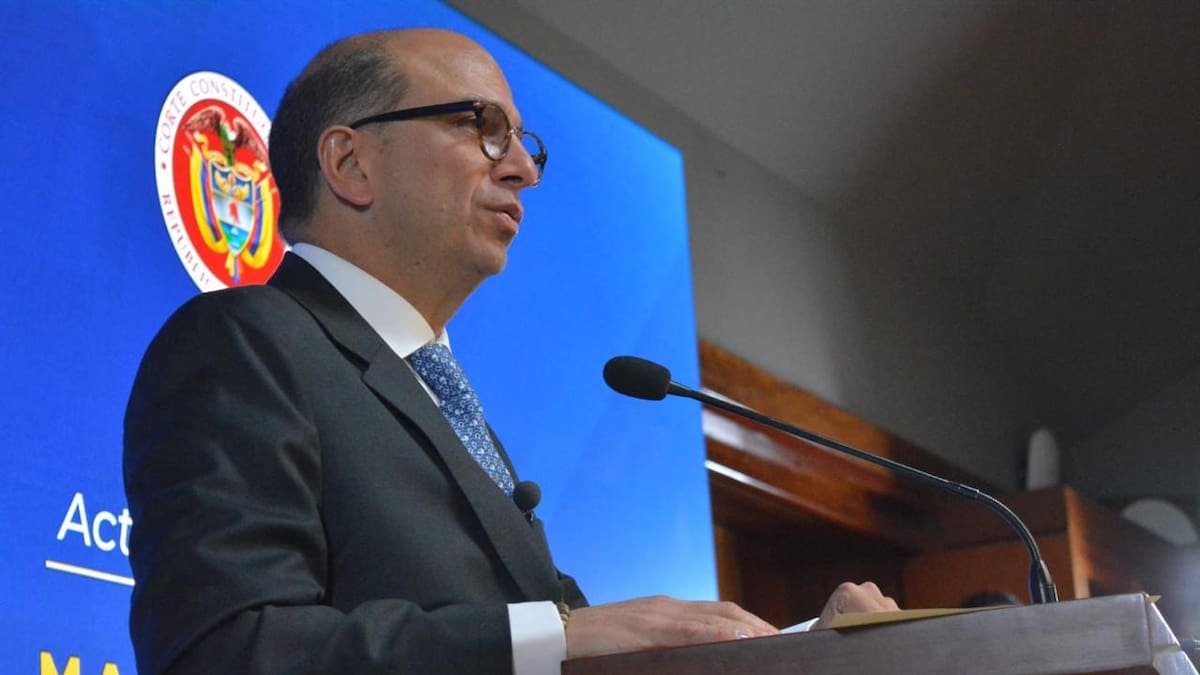 Magistrado Camargo pide frenar provisionalmente efectos de la emergencia económica