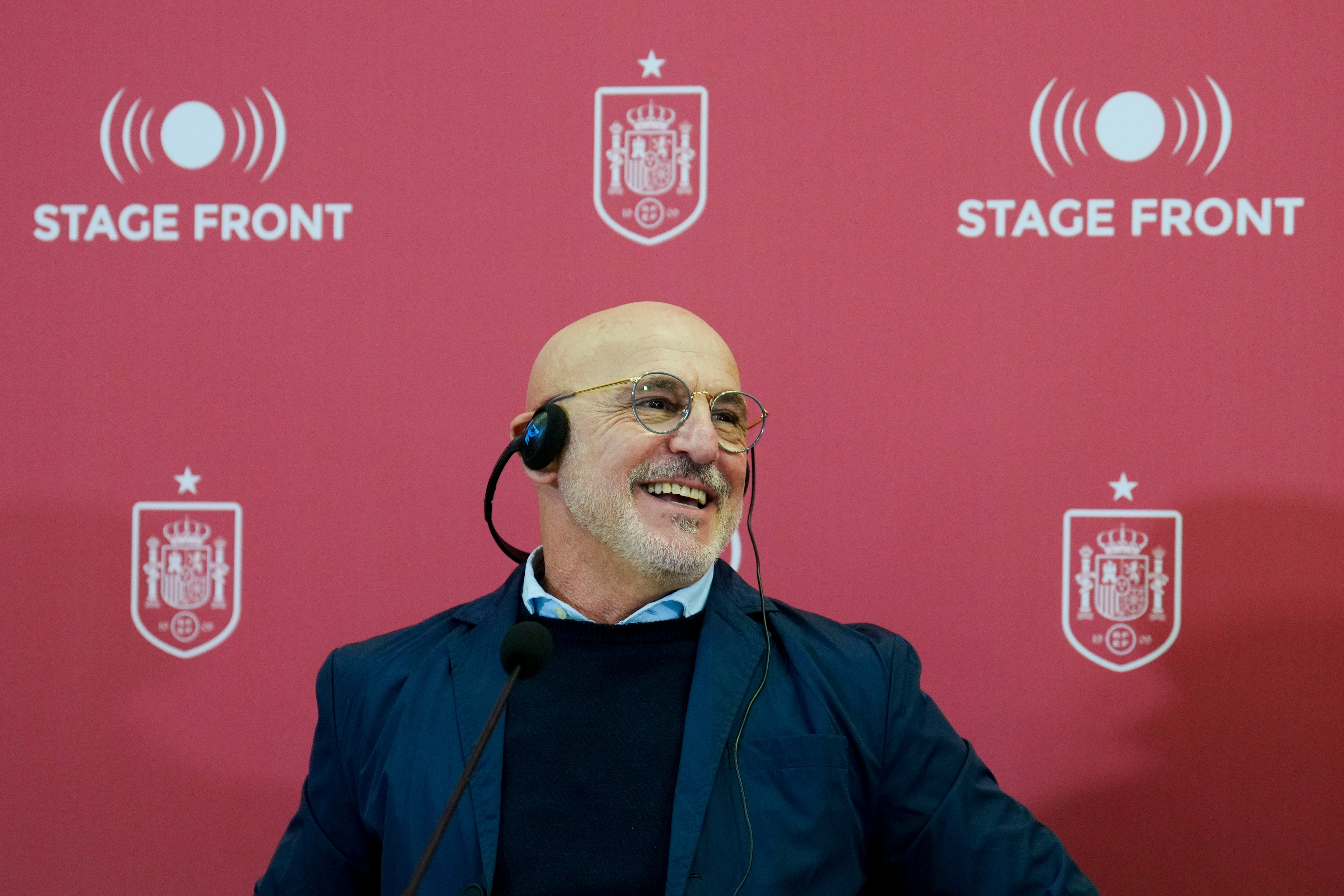 LAS ROZAS (MADRID), 26/01/2024.-El seleccionador nacionales Luis de la Fuente, durante la presentación del acuerdo con Stage Front, nuevo Patrocinador Oficial de las Selecciones Españolas de Fútbol, este viernes en la Ciudad del Fútbol de Las Rozas (Madrid). Stage Front, empresa de venta de entradas, será el nuevo patrocinador oficial de la selección española de fútbol masculina y femenina hasta el año 2026.- EFE/ Borja Sánchez-Trillo