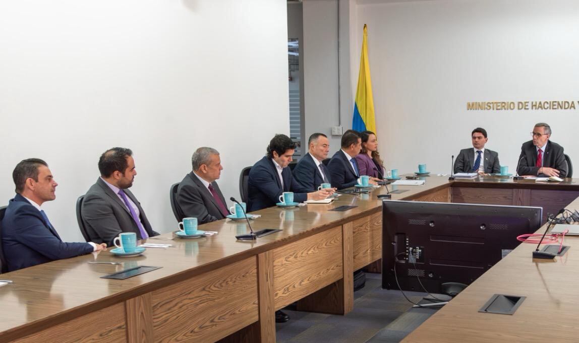 Reunión MinHacienda Miguel Gómez con congresistas comisiones económicas. Foto: MinHacienda