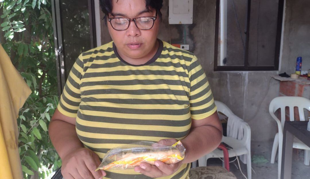 Padres de familia aseguran que varios artículos no están vencidos, pero parecen dañados