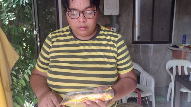 Padres de familia aseguran que varios artículos no están vencidos, pero parecen dañados