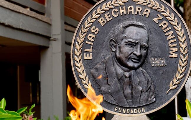 Elías Bechara Zainúm, fundador de la Universidad del Sinú.