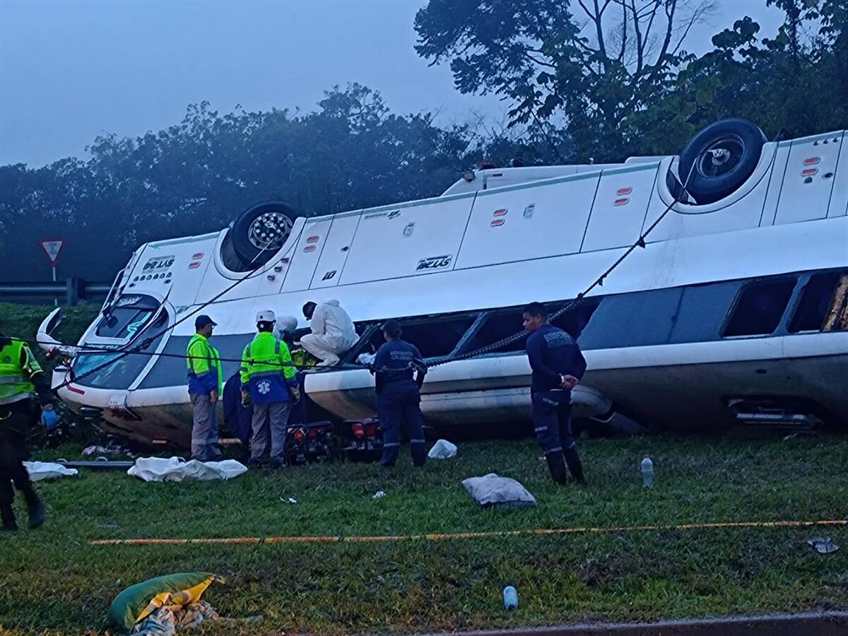 Accidente de bus de agrupación vallenata deja 2 muertos y 19 heridos
