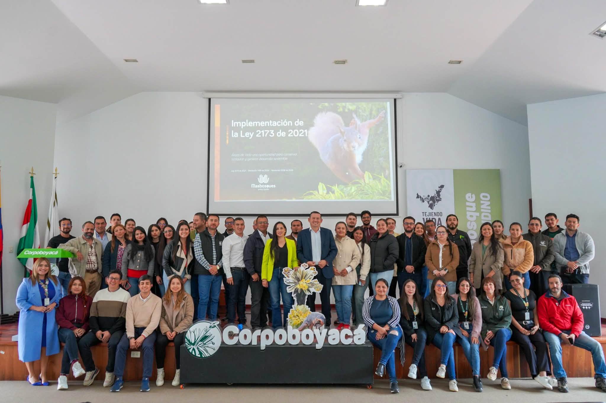 El encuentro con alcaldes, equipos técnicos municipales, representantes de la Corporación Más Bosques y funcionarios de la autoridad ambiental se realizó en el Aula Ambiental de Corpoboyacá / Foto: Prensa Corpoboyacá.