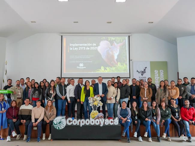 El encuentro con alcaldes, equipos técnicos municipales, representantes de la Corporación Más Bosques y funcionarios de la autoridad ambiental se realizó en el Aula Ambiental de Corpoboyacá / Foto: Prensa Corpoboyacá.