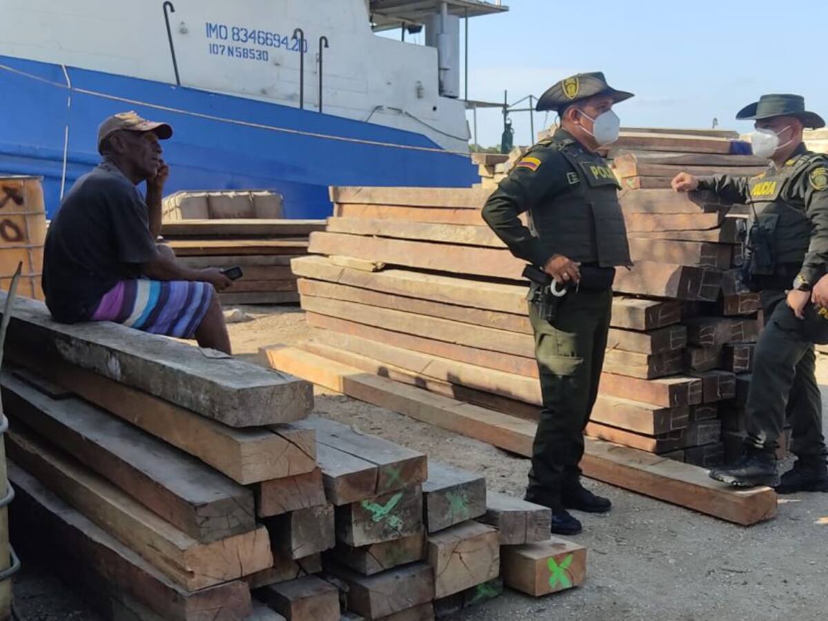Controles a establecimientos que comercializan madera en Cartagena