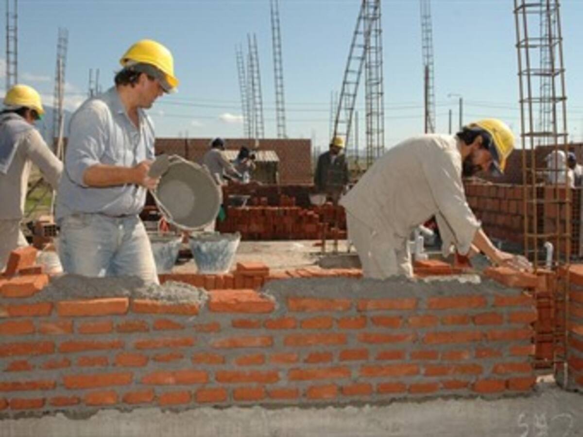Ni Petro ni la ciudad están por encima de la ley: Vargas Lleras
