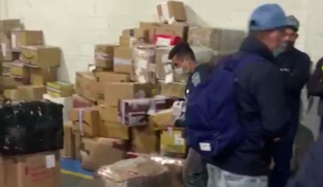 Los paquetes en cuestión cumplen con las leyes de comercio internacional