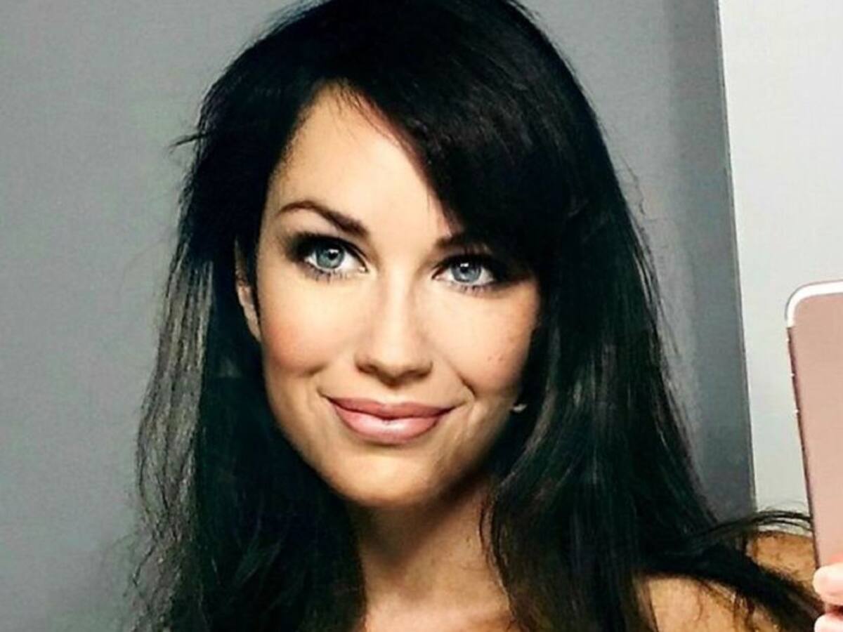 Despiden a profesora de colegio tras enterarse de su perfil en OnlyFans