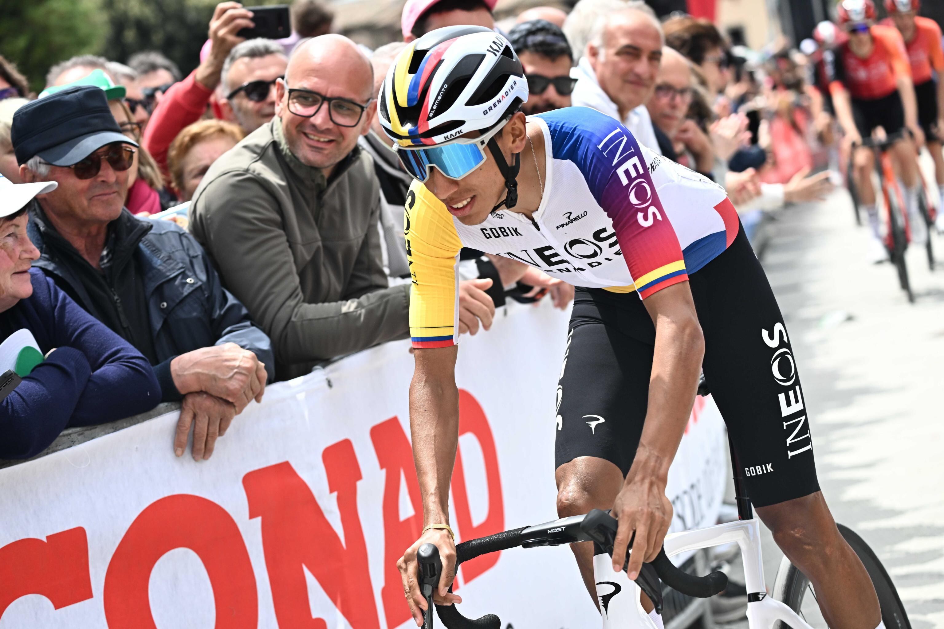 GUBBIO (Italy), 18/05/2025.- Colombian rider Egan Arley Bernal Gomez of Ineos Grenadiers team arrives to the start of the 9th stage of the 108 Giro d'Italia 2025, cycling race over 181 km from Gubbio to Siena, Italy, 18 May 2025. (Ciclismo, Italia) EFE/EPA/LUCA ZENNARO