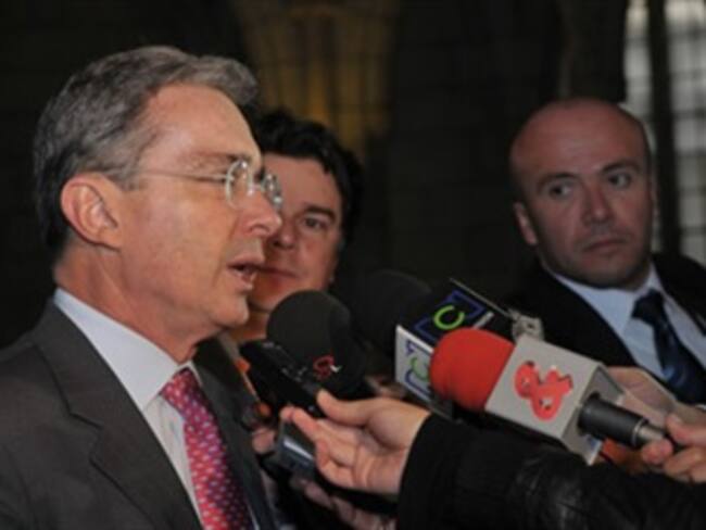 Duro enfrentamiento entre el Presidente Uribe y legisladores canadienses