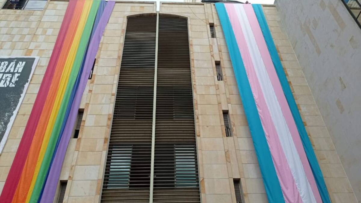 Bandera Trans fue izada en alcaldía de Bucaramanga