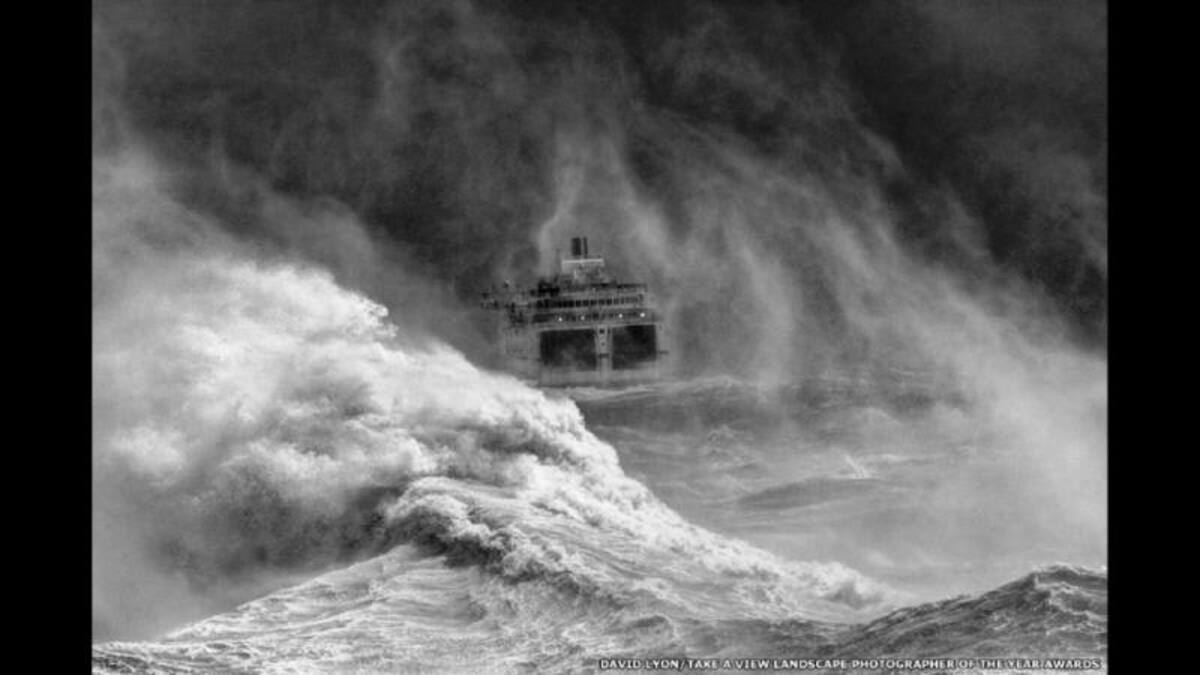 En la categoría "Su vista", el ganador fue David Lyon con su foto de un ferry abandonando la bahía de Newhaven, en el condado de East Sussex, en el sudeste de Inglaterra