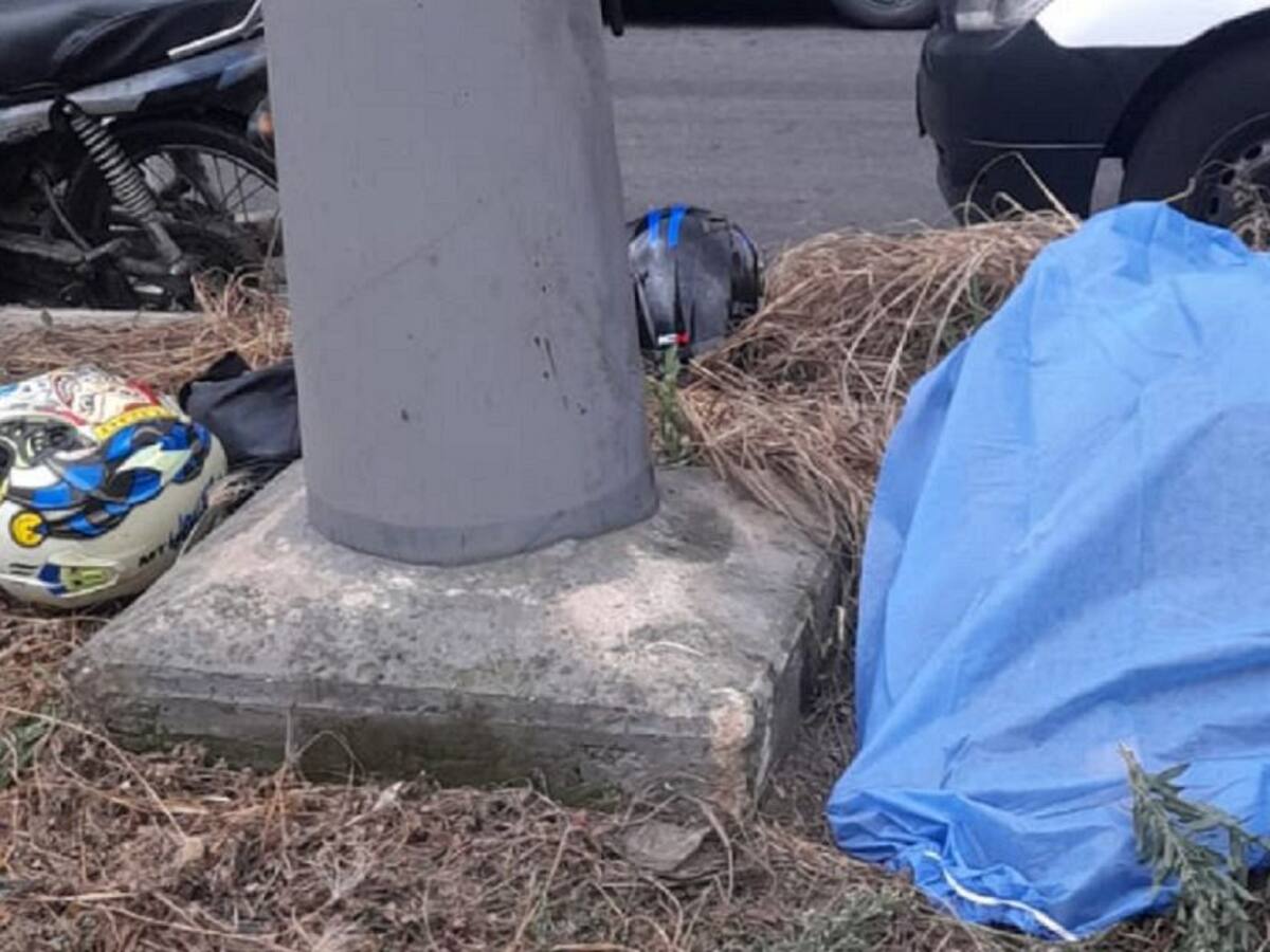 Una persona muerta al chocar dos motocicletas