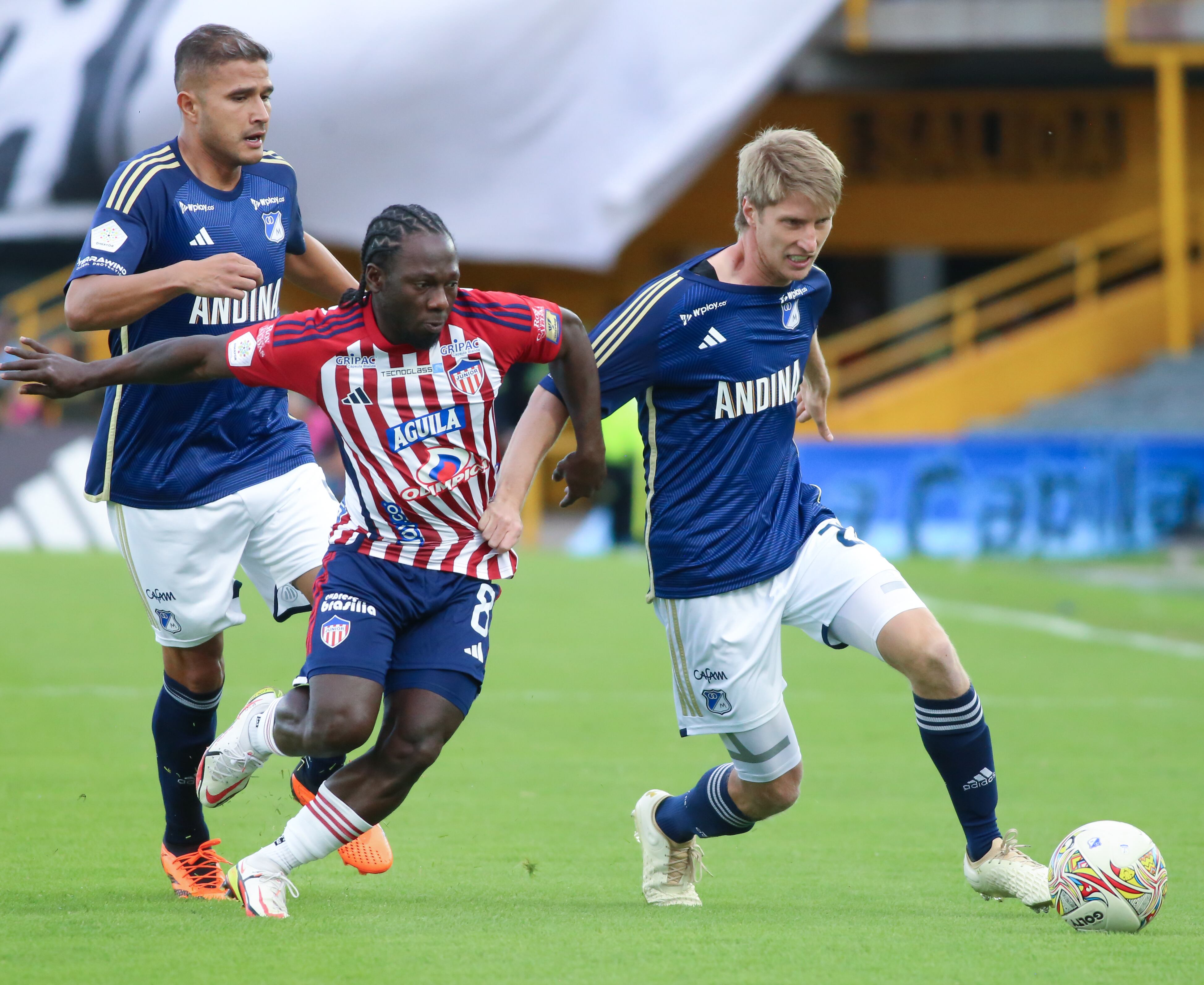 Andres Llinas Millonarios y Yimmi Chara Junior