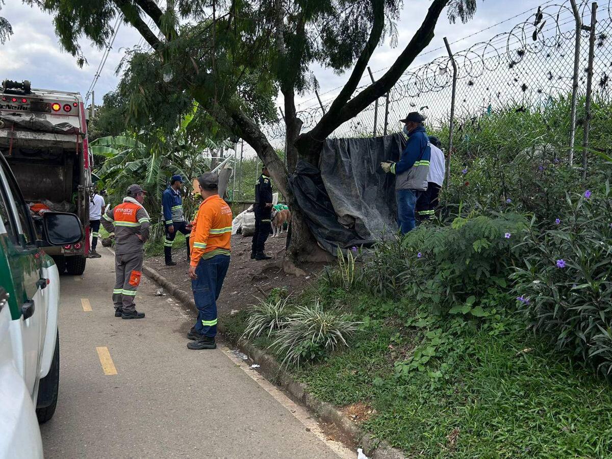 Desmantelan cambuches y realizan control a habitantes de calle en el Barrio Antioquia