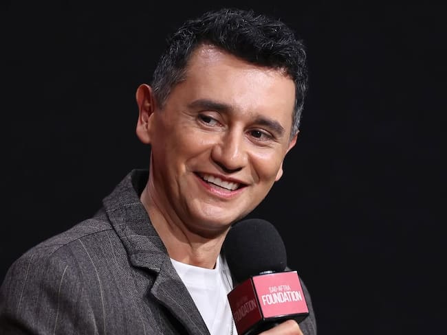 Carlos Manuel Vesga conquista a Vince Gilligan con Pluribus