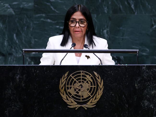La presidenta encargada aseguró que su país iniciará una nueva etapa democrática con numerosos cambios a nivel político y económico.
(Foto: Leonardo MUNOZ / AFP)