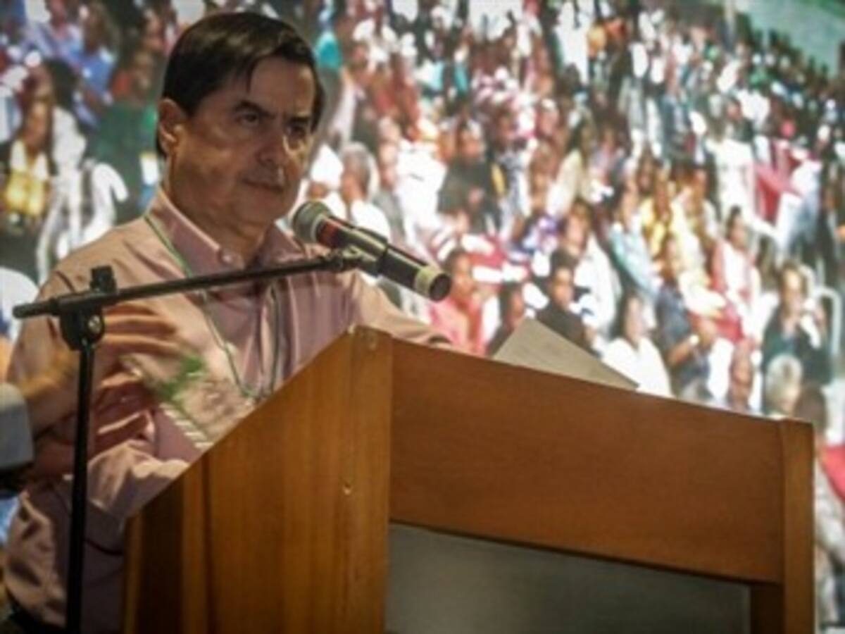 Exjefe guerrillero del Eln pide perdón a Mininterior por crimen de su padre
