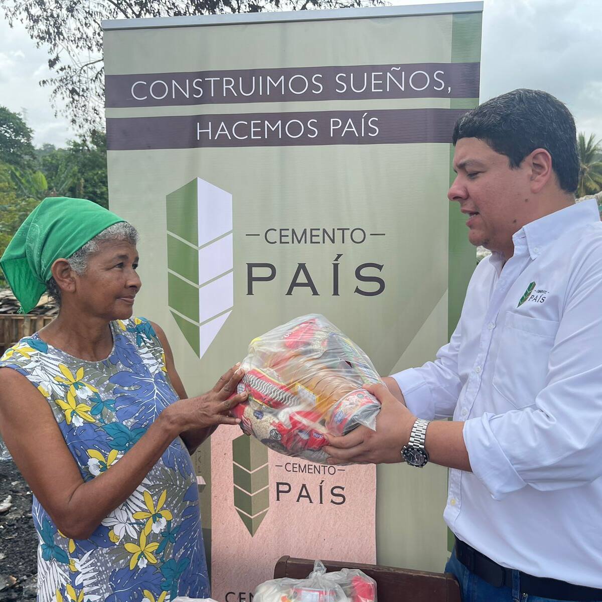 Entregan ayudas humanitarias a familias afectadas por incendio en Henequén