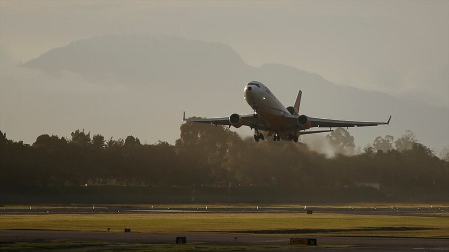 Avión comercial despega del aeropuerto El Dorado en Bogotá.Foto: Colprensa