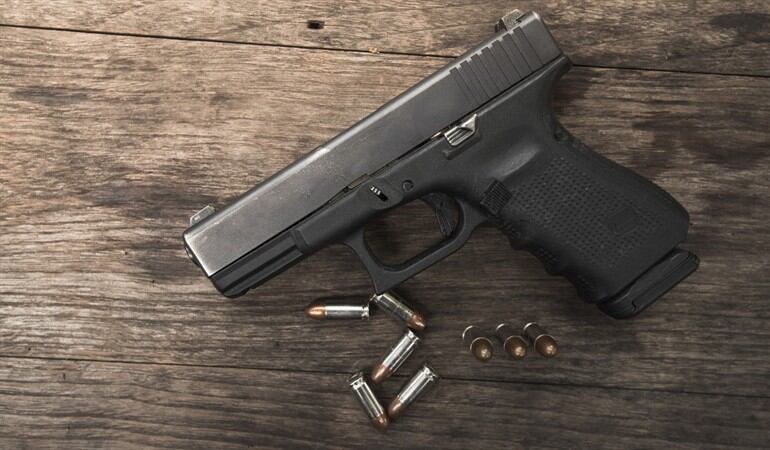 ¿Qué representa portar un arma en Colombia?. Foto: Getty Images / WORAPHON NUSEN